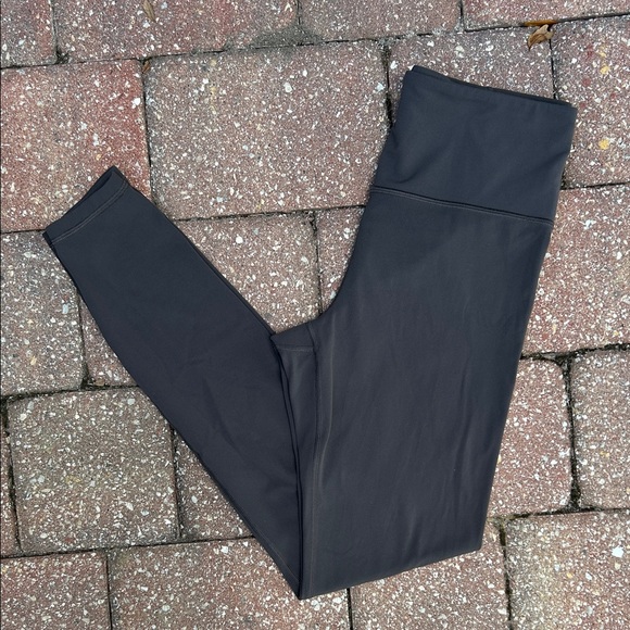 Worn once - ATHLETA Elation Ultra High Rise Legging in Gray - Picture 5 of 11